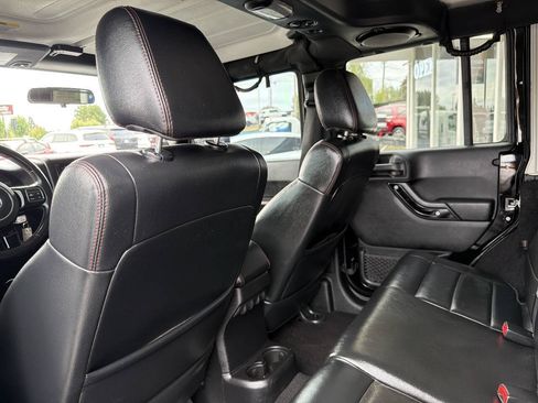 Used 2012 Jeep Wrangler Unlimited Sahara AWD/4WD image 28