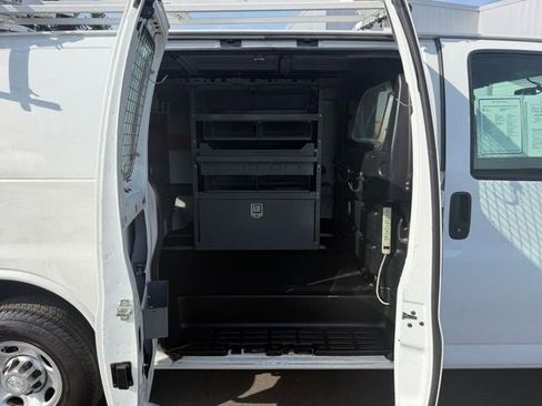 Used 2018 Chevrolet Express 2500 w/ Driver Convenience Package RWD image 17