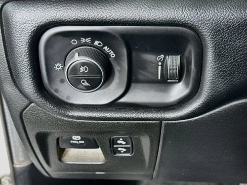 Used 2020 RAM 1500 Big Horn AWD/4WD image 10