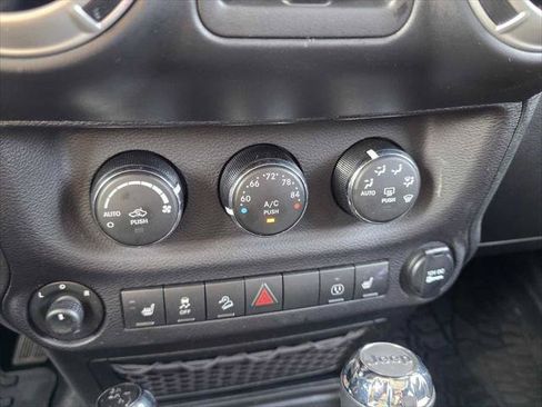 Used 2017 Jeep Wrangler Unlimited Sahara w/ Connectivity Group AWD/4WD image 29