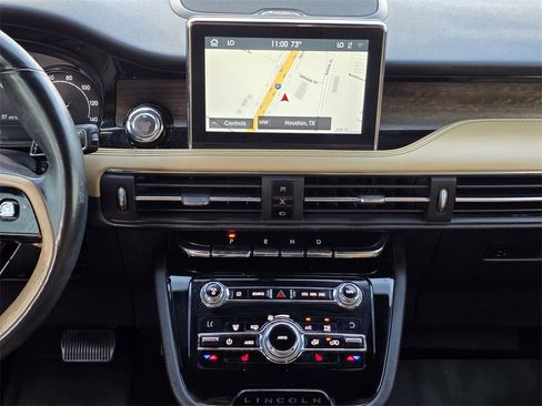 Used 2020 Lincoln Corsair Reserve w/ Rear Removable Package Tray image 20