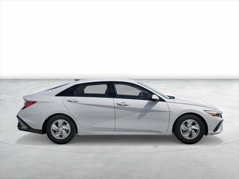 New 2026 Hyundai Elantra SE image 7