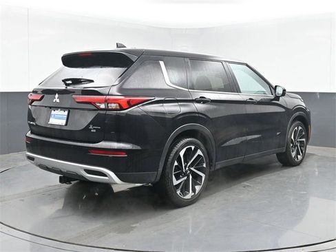 Used 2024 Mitsubishi Outlander SE image 10