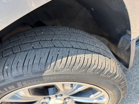 Used 2017 Chevrolet Suburban LT AWD/4WD image 27