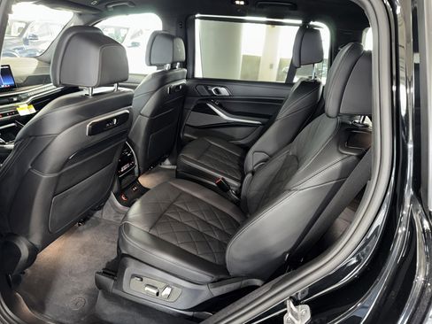 Certified 2025 BMW X7 xDrive40i w/ M Sport Package image 12