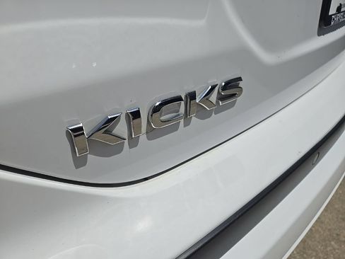 Used 2024 Nissan Kicks SR w/ SR Premium Package FWD image 21