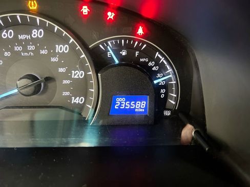 Used 2012 Toyota Camry LE image 13