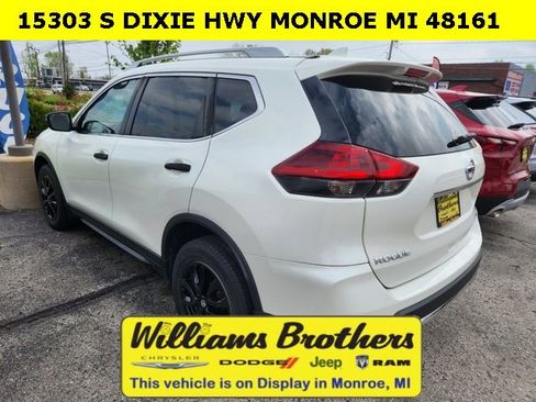 Used 2019 Nissan Rogue SV image 5