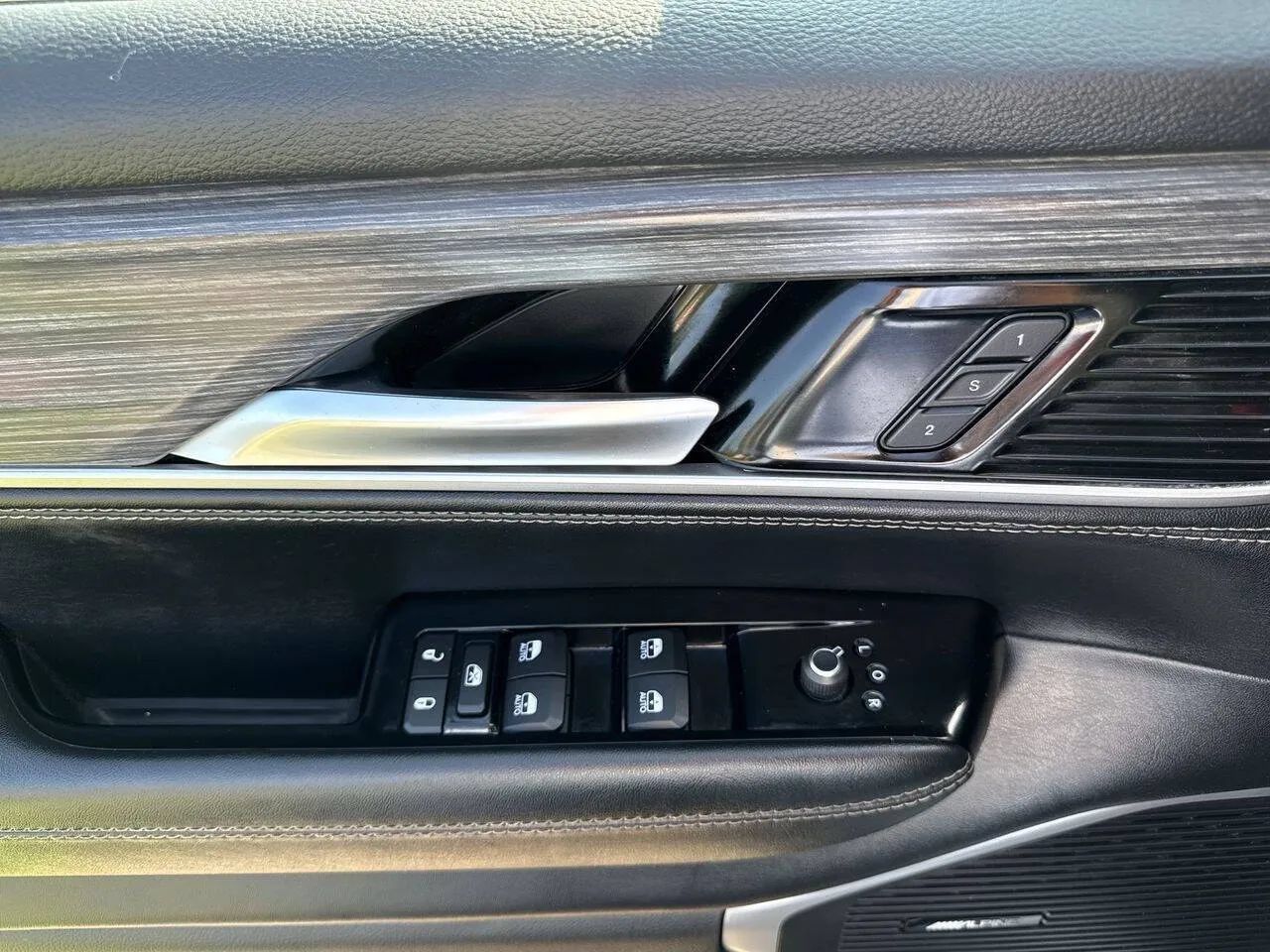 Used 2024 Jeep Wagoneer L Series III w/ Flexible Seating Group AWD/4WD image 13