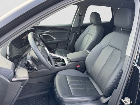 Used 2025 Audi Q5 Premium w/ Convenience Package image 10