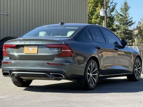 Used 2022 Volvo S60 B5 Momentum w/ Premium Package image 5