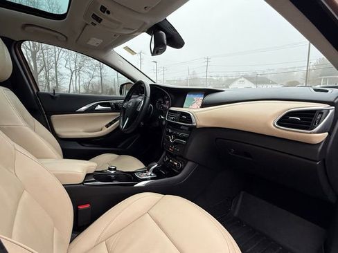 Used 2017 INFINITI QX30 Premium w/ Navigation Package image 17