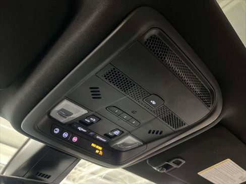 Used 2022 Cadillac XT6 Premium Luxury image 34