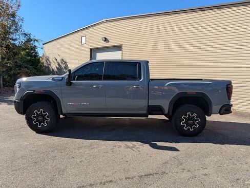 Used 2025 GMC Sierra 2500 AT4X image 6