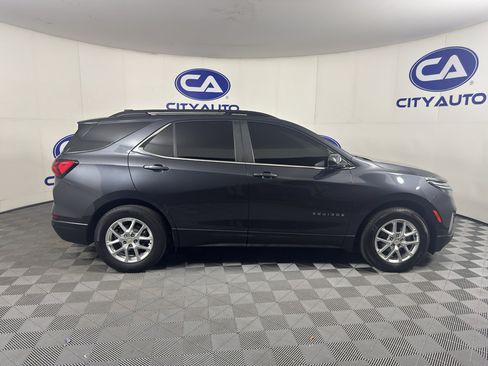Used 2022 Chevrolet Equinox LT FWD image 2