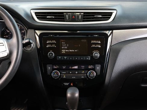 Used 2014 Nissan Rogue SV image 34