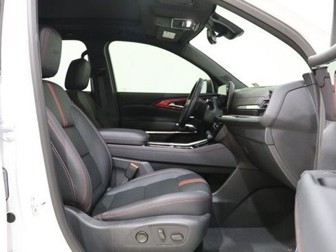 Used 2025 Chevrolet Traverse RS AWD/4WD image 43