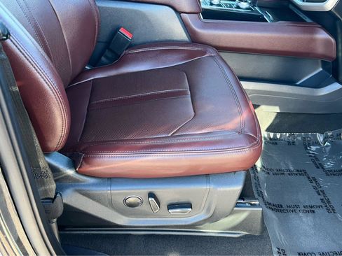 Used 2024 Ford Expedition Limited AWD/4WD image 18