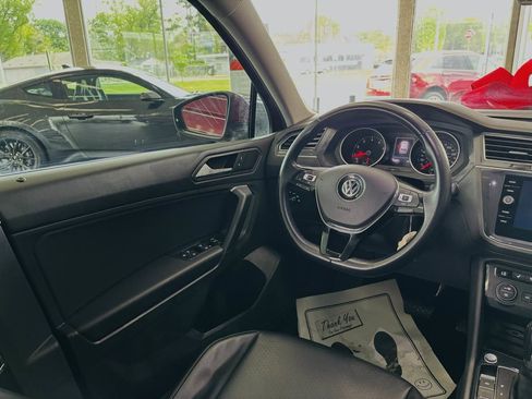 Used 2019 Volkswagen Tiguan SE w/ Panoramic Sunroof Package FWD image 38