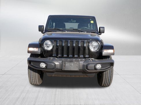 Used 2020 Jeep Wrangler Unlimited Sahara image 2