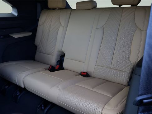 Certified 2025 Cadillac Escalade IQ Luxury 2 AWD/4WD image 16