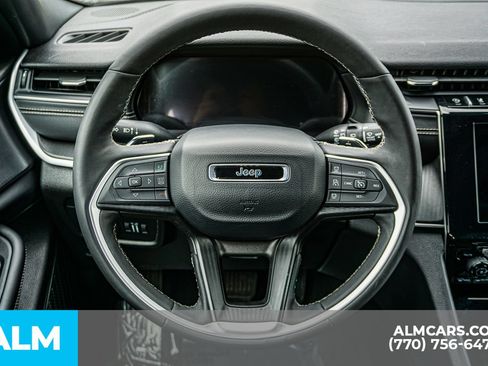 Used 2025 Jeep Grand Cherokee Altitude AWD/4WD image 31