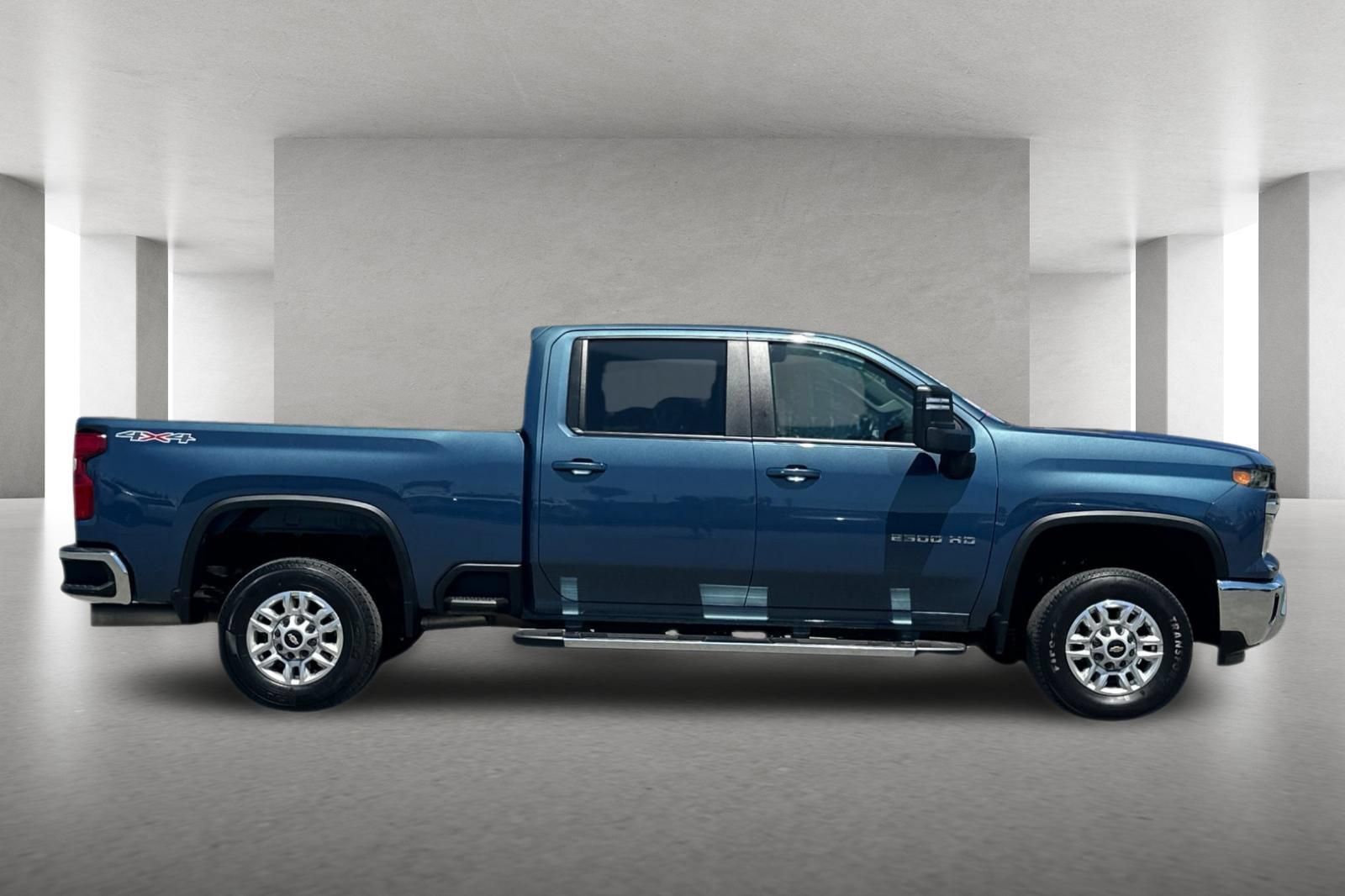 Used 2025 Chevrolet Silverado 2500 LT w/ Convenience Package AWD/4WD image 3