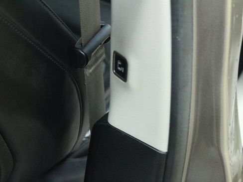 Used 2018 Chrysler Pacifica Touring-L image 11