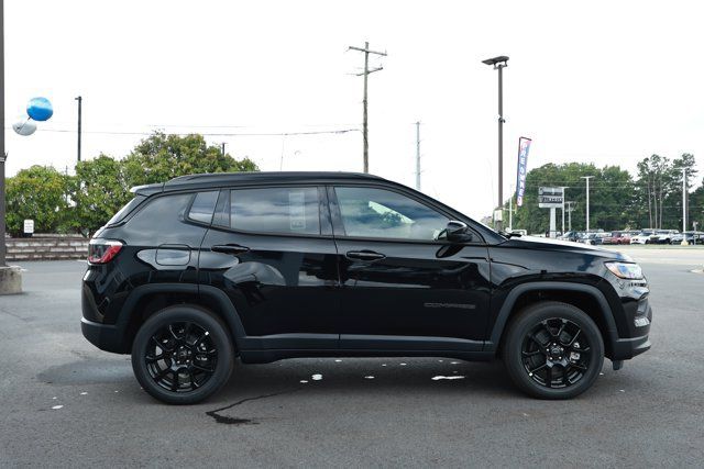 New 2026 Jeep Compass Latitude AWD/4WD image 4