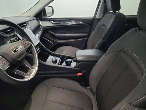 Used 2022 Jeep Grand Cherokee Laredo w/ Luxury Tech Group I AWD/4WD image 17