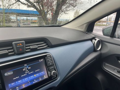 Used 2025 Nissan Versa SV image 33