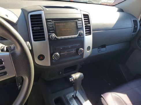 Used 2015 Nissan Xterra S w/ Nevada Tow Package image 19