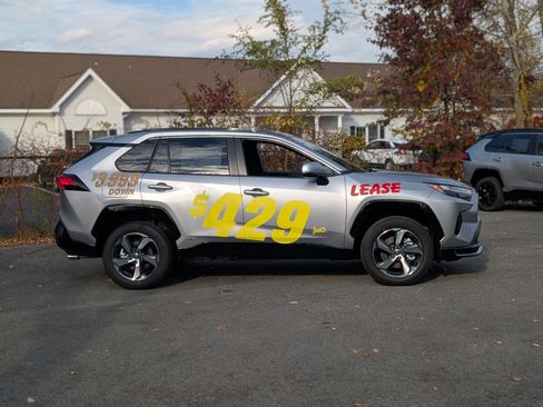 New 2025 Toyota RAV4 SE image 13