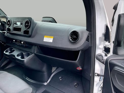 Used 2025 Mercedes-Benz Sprinter 2500 image 19