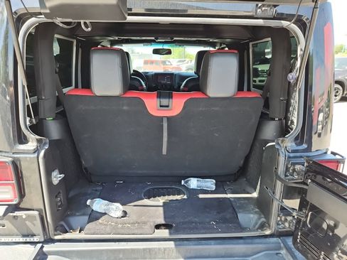 Used 2017 Jeep Wrangler Sahara image 26