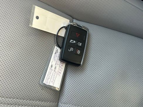 Used 2025 Land Rover Range Rover Velar Dynamic SE image 35