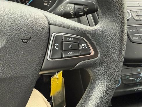 Used 2018 Ford Focus SE w/ SE Appearance Package image 18