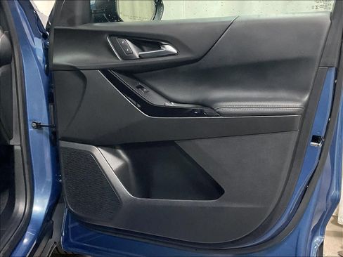 Used 2025 Chevrolet Equinox LT w/ Convenience Package II image 12