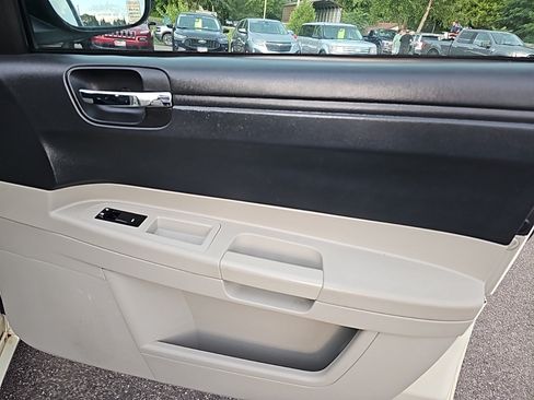 Used 2007 Chrysler 300 RWD image 18