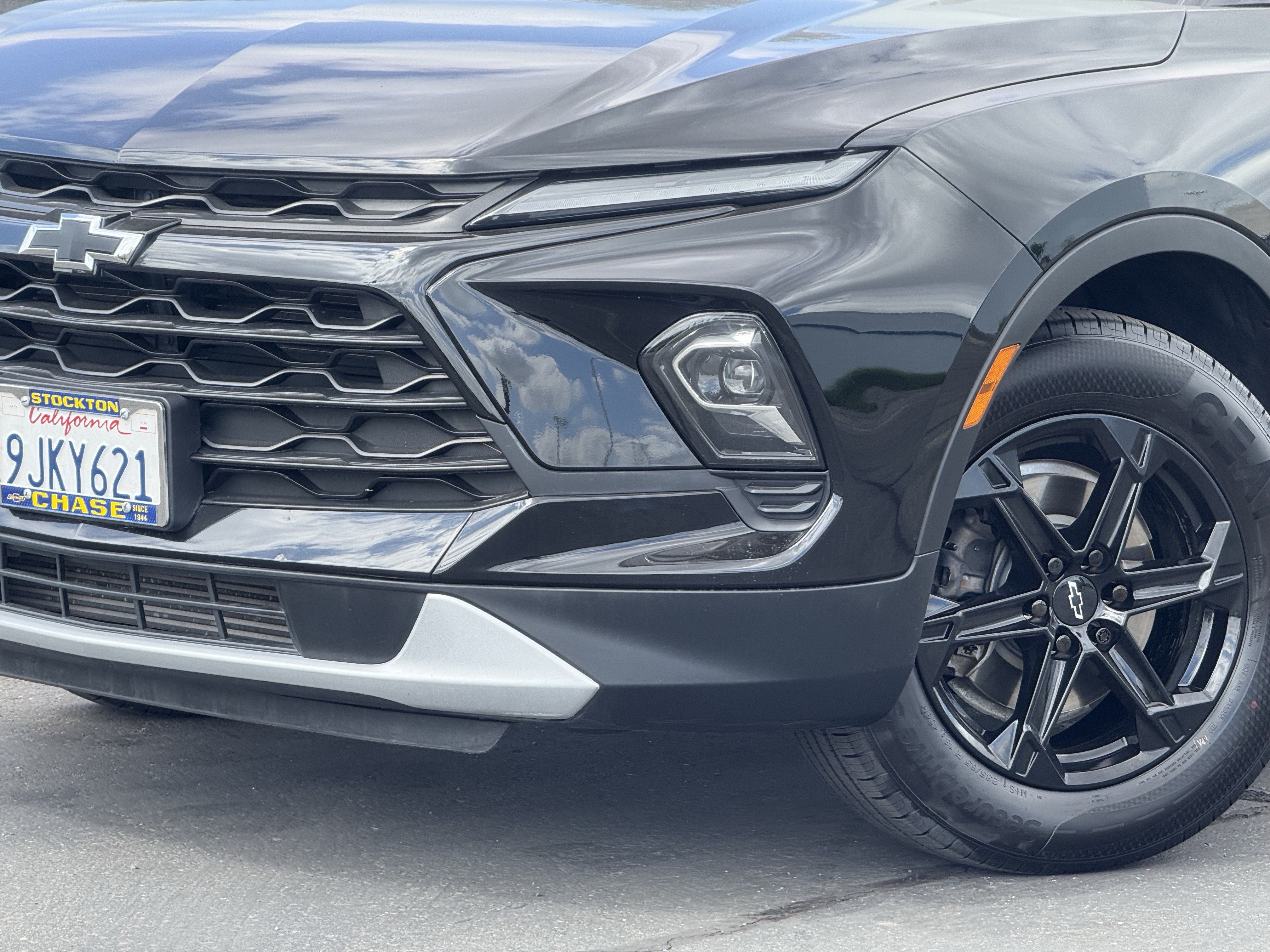 Used 2023 Chevrolet Blazer LT w/ Midnight/Sport Edition FWD image 3
