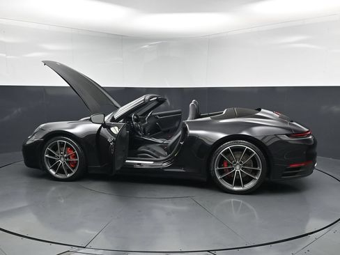 Certified 2020 Porsche 911 Carrera 4 AWD/4WD image 33