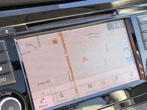 Used 2018 Nissan Rogue SV w/ Sun & Sound Touring Package image 11