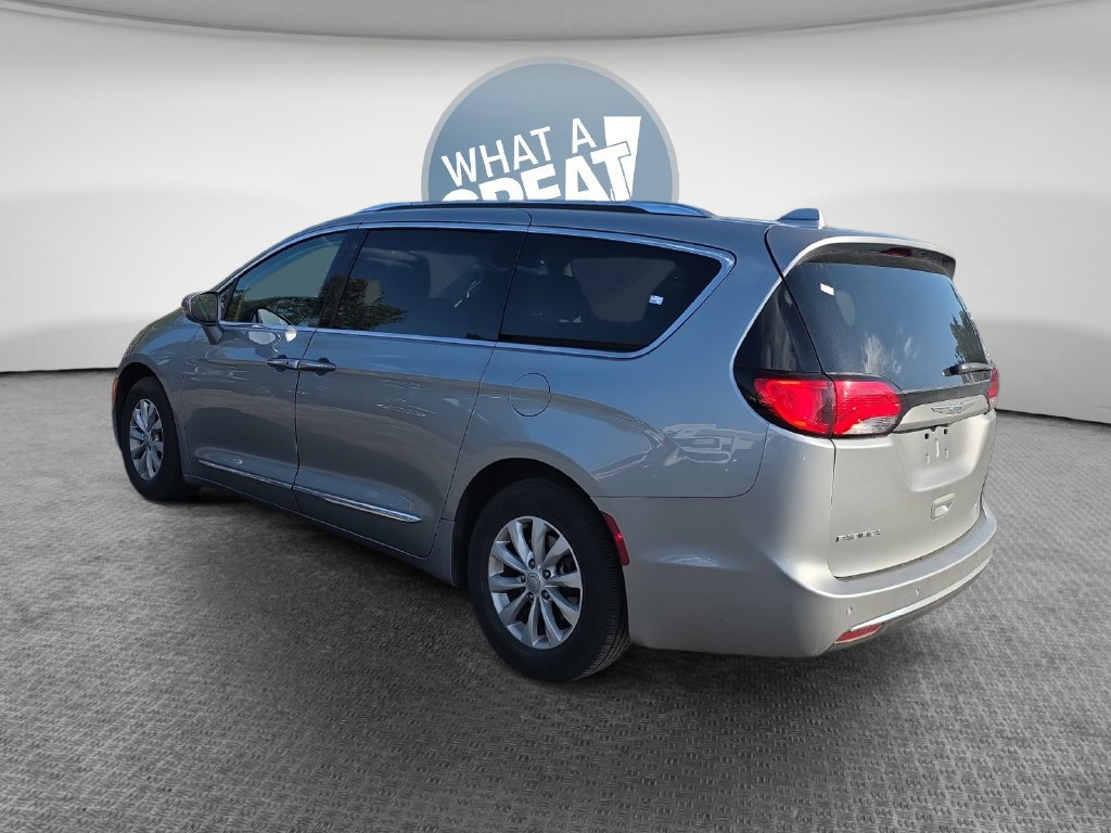 Used 2019 Chrysler Pacifica Touring-L FWD image 6