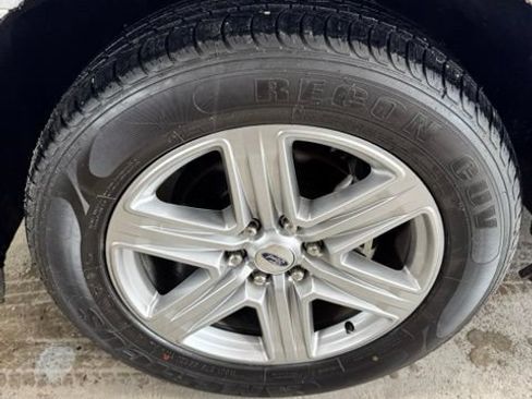 Used 2019 Ford Expedition Max XLT w/ Equipment Group 202A RWD image 5