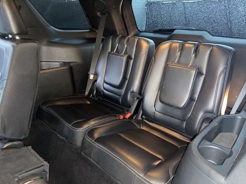Used 2019 Ford Explorer Limited w/ Ford Safe & Smart Package FWD image 40
