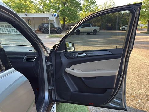 Used 2015 Mercedes-Benz GL 450 4MATIC image 25