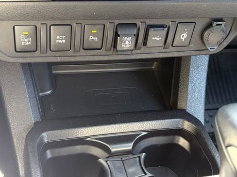 Used 2022 Toyota Tacoma Limited AWD/4WD image 23