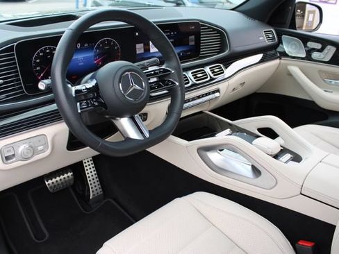 Used 2026 Mercedes-Benz GLS 580 4MATIC image 9