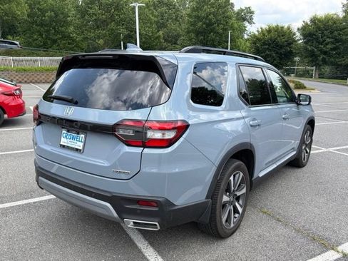 Used 2024 Honda Pilot Touring image 8