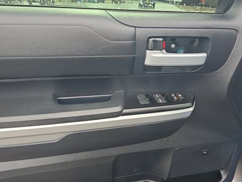 Used 2015 Toyota Tundra Limited w/ Limited Premium Package AWD/4WD image 11